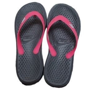 Nike flip flops size 1 black pink